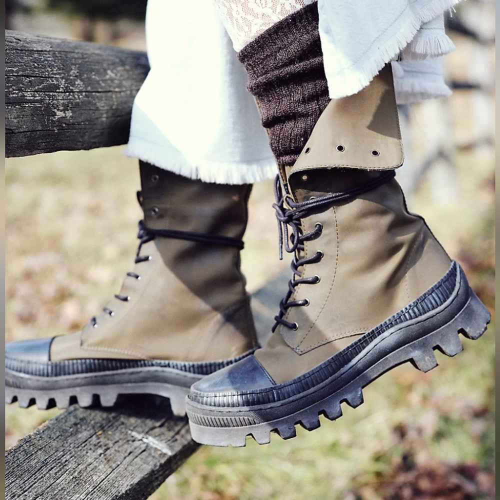 Free People Goldie Lug Sole Lace-Up Boots - 10